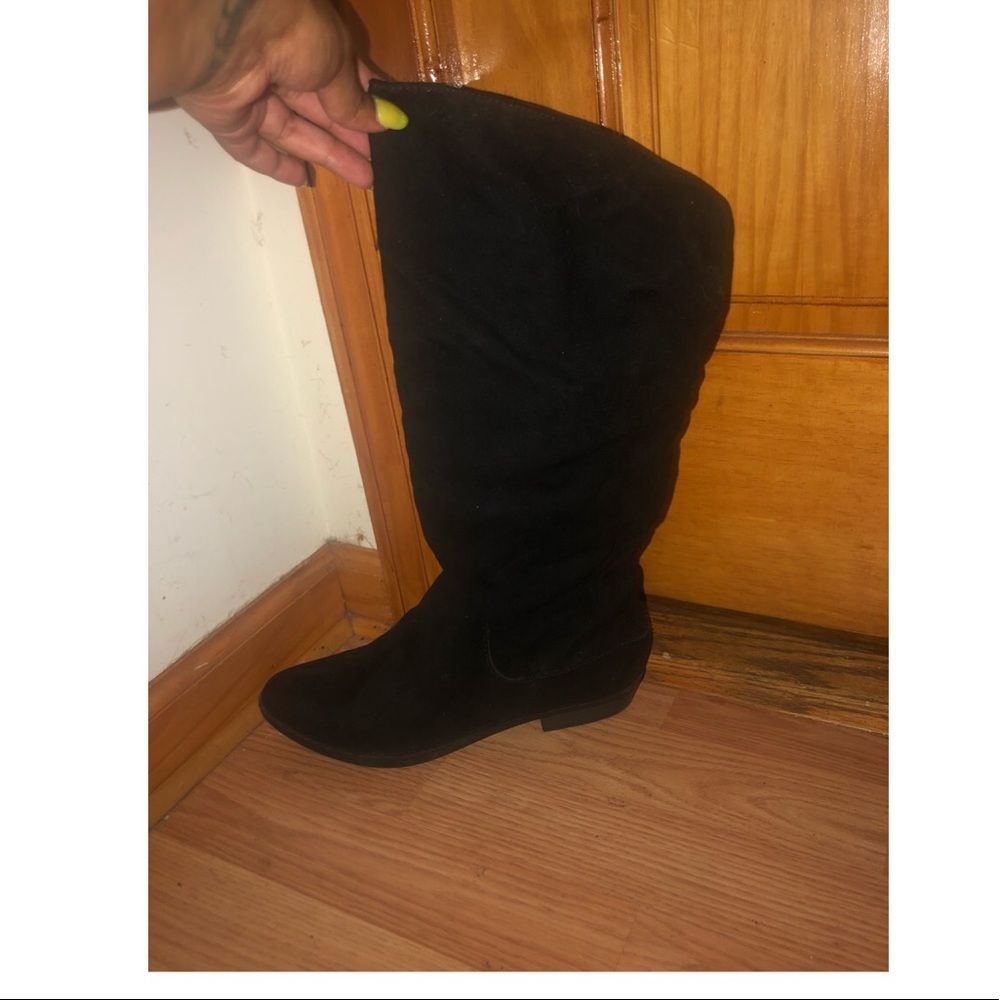 👢 Boots - Picture 5 of 8